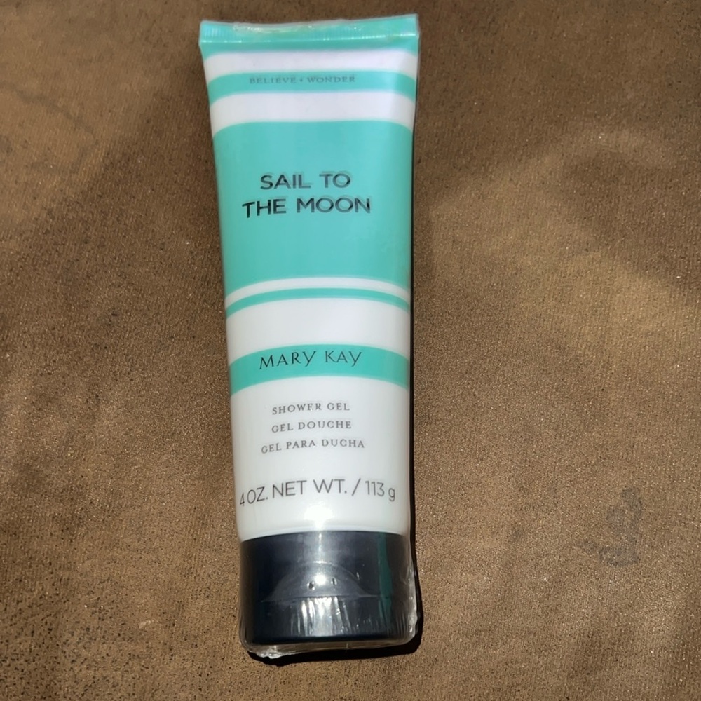 NWOT Mary Kay Sail To The Moon Shower Gel